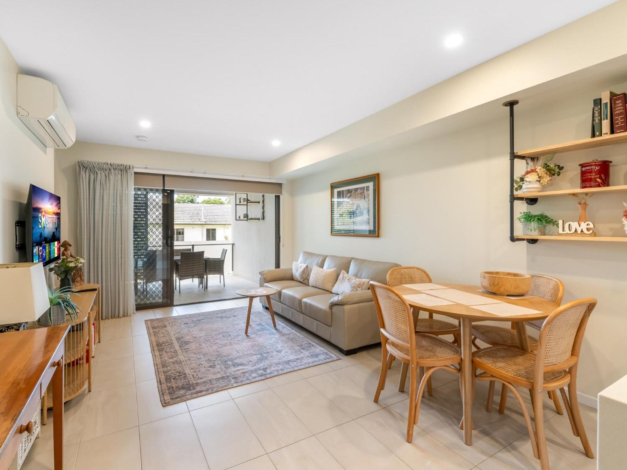 Close To Airport Cafes Train & Boondall Wetlands Apartment