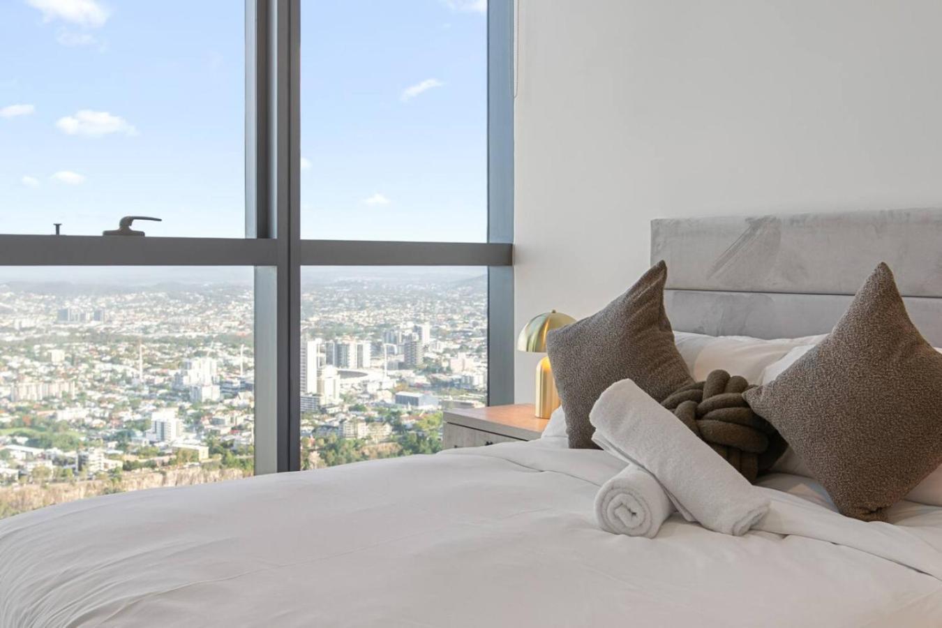 Stylish 1br Retreat With Stunning High-rise Views Apartment *