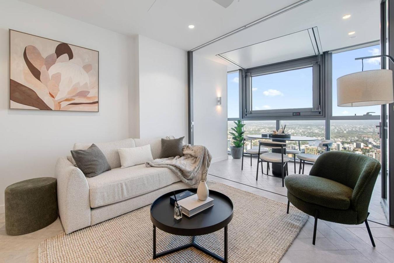 Stylish 1br Retreat With Stunning High-rise Views