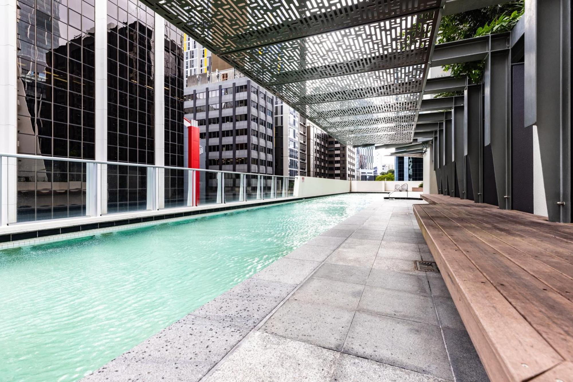 Oaks Panoramic 2br With Pool, Parking, Gym