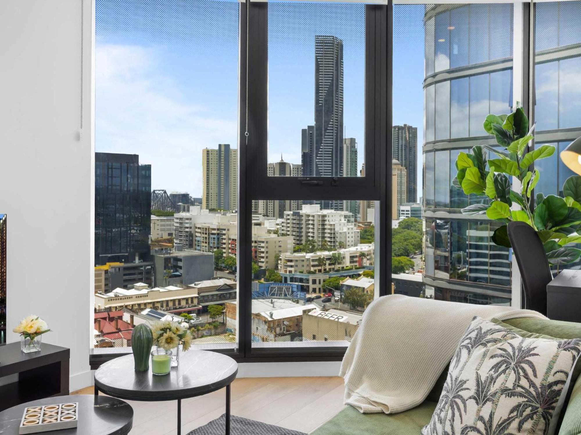 Valley Getaway - Rooftop Pool - Parking - Sleeps 6 *