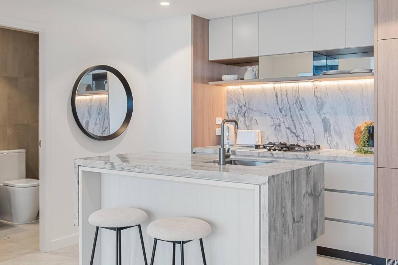 Stylish 1br Retreat With Stunning High-rise Views *