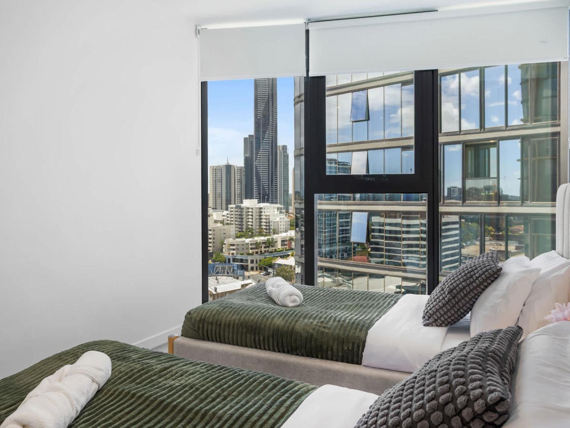 Valley Getaway - Rooftop Pool - Parking - Sleeps 6