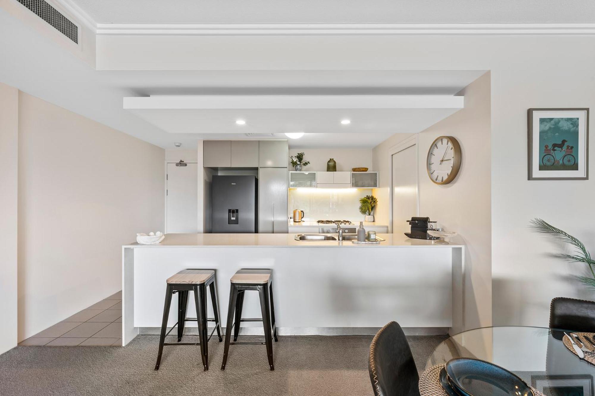 Apartment Stylish Parklands & Retreat - Stunning Views, Gym, Pool, Private Carpark, Walk To Suncorp Stadium