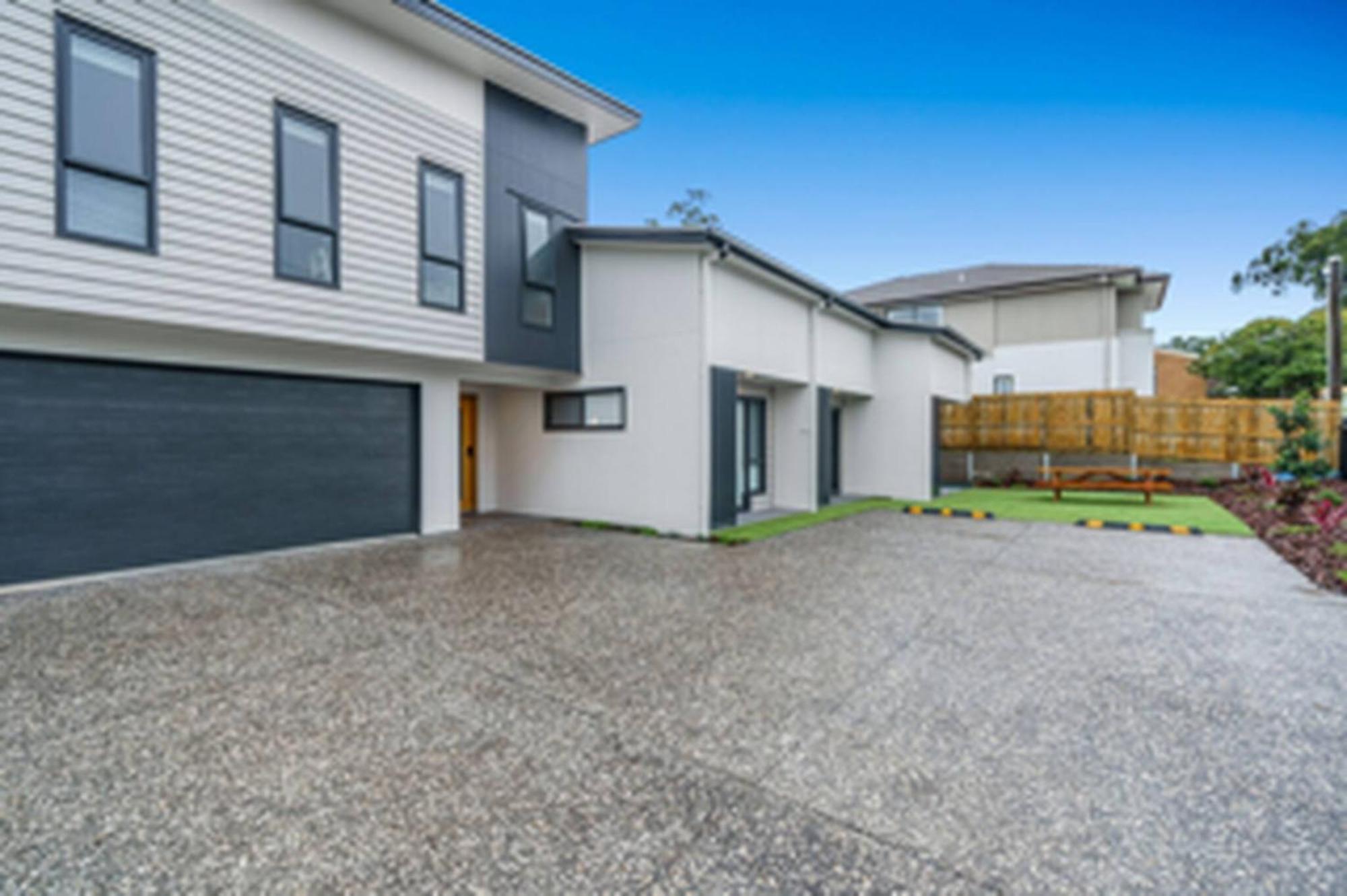 Modern With Garden Views In Shared * Brisbane