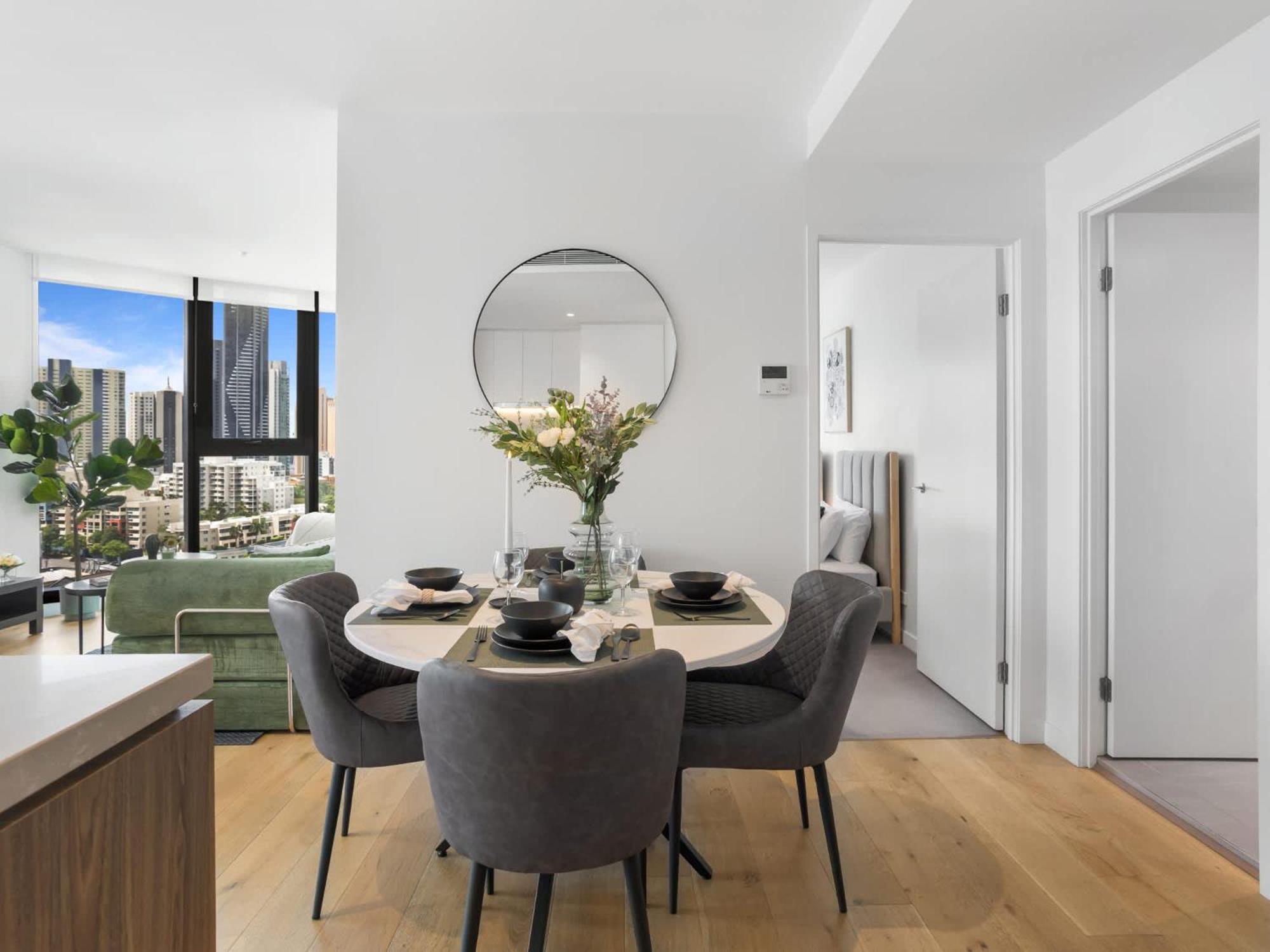 Valley Getaway - Rooftop Pool - Parking - Sleeps 6 Apartment