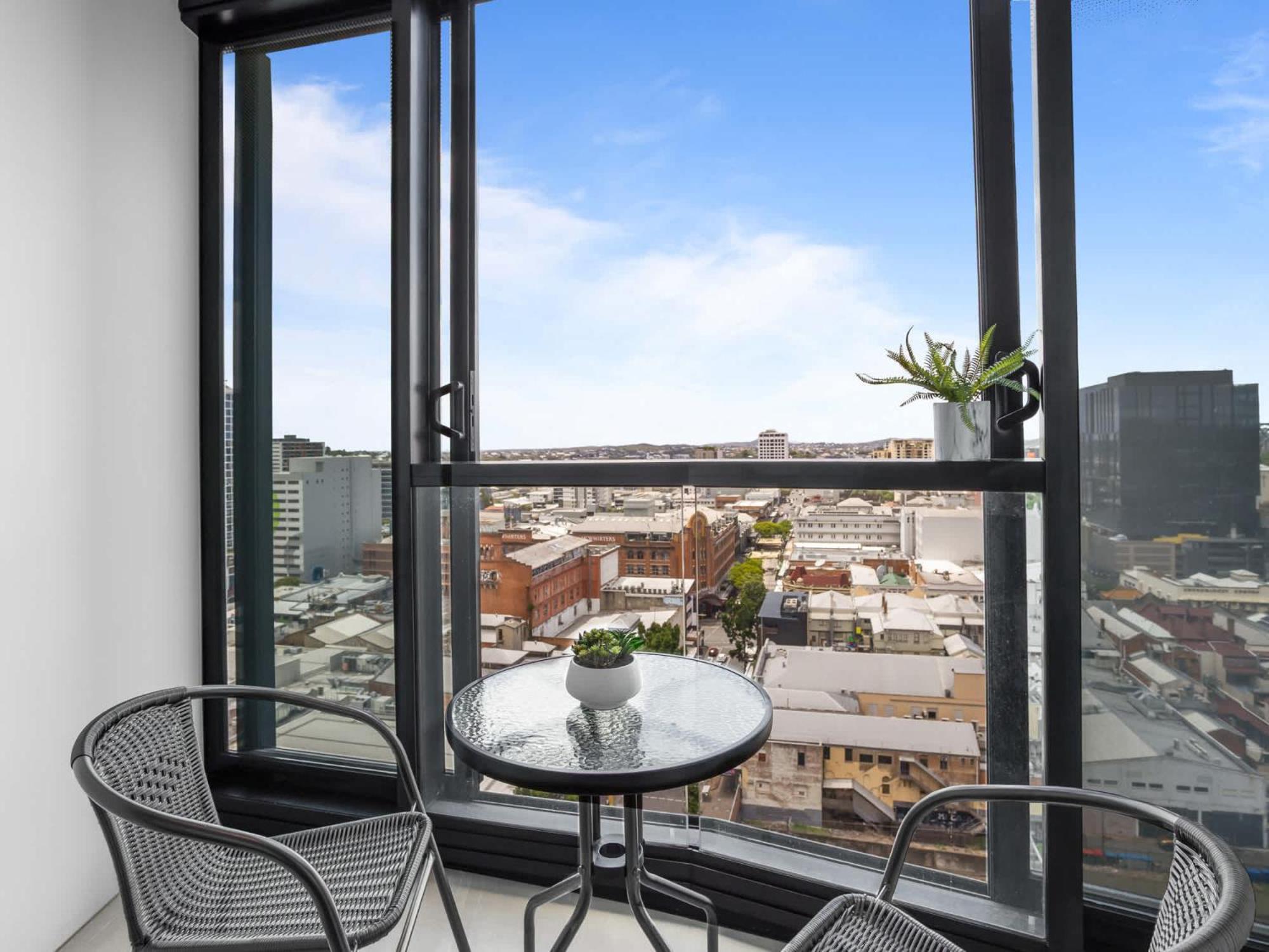 Valley Getaway - Rooftop Pool - Parking - Sleeps 6 Apartment Brisbane