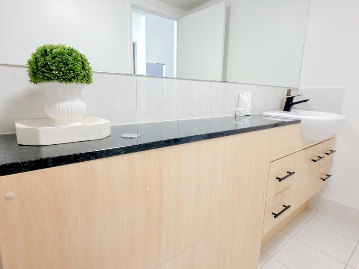 South Bank Penthouse - Streets Access - Free Parking Apartment *