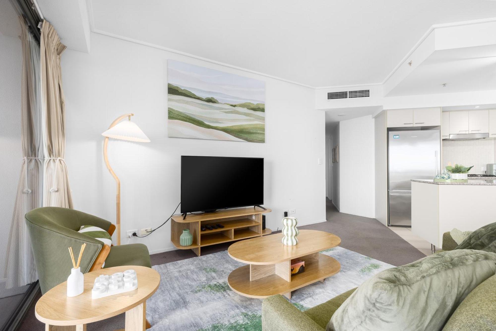 Apartment Oaks Panoramic 2br With Pool, Parking, Gym