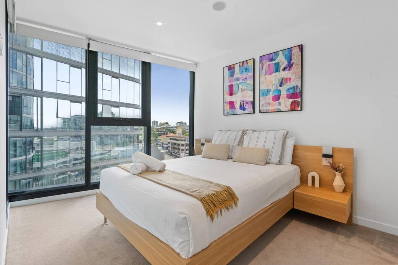 Apartment Style Infinity Pool Gym Chic 1 Bedroom Brisbane