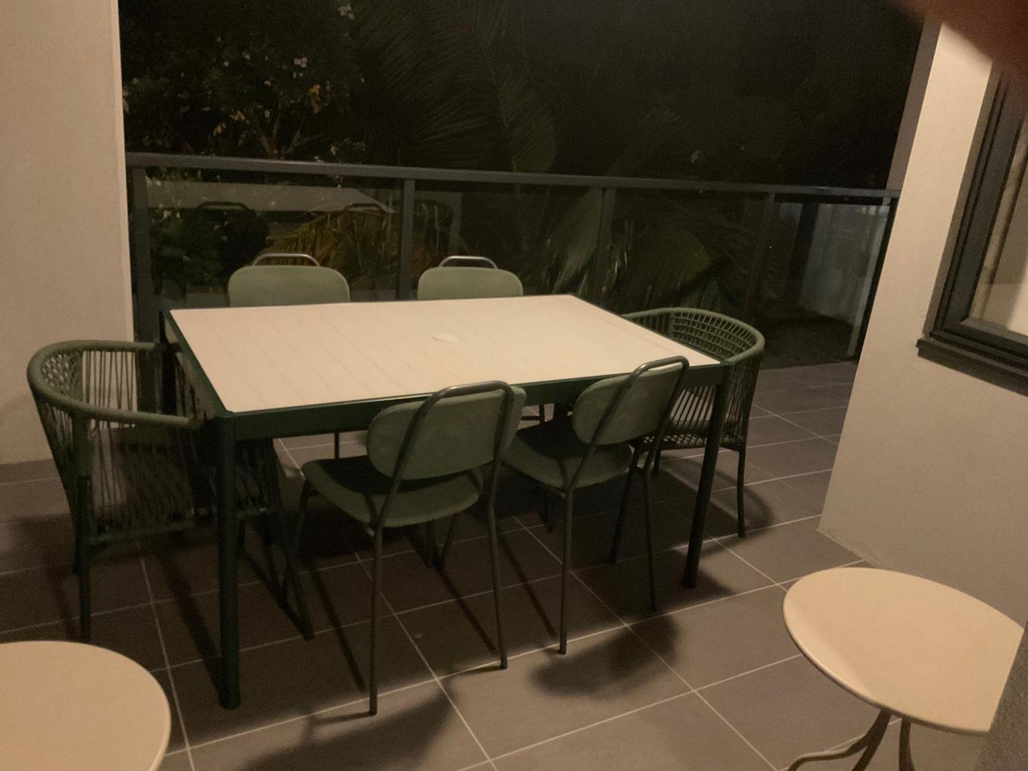 24 Bromley St Private In A Luxurious Shared Apartment *