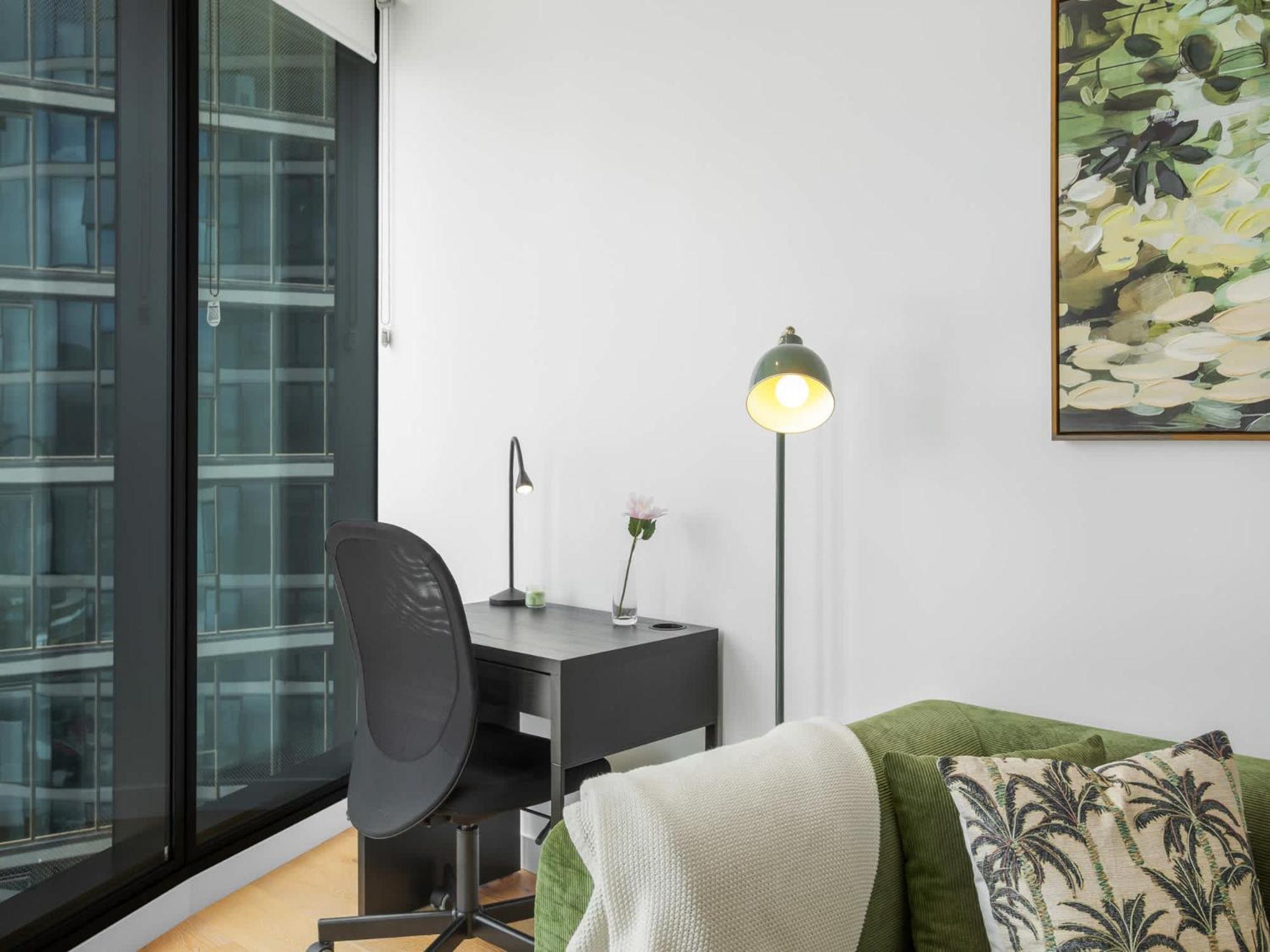 Valley Getaway - Rooftop Pool - Parking - Sleeps 6 *