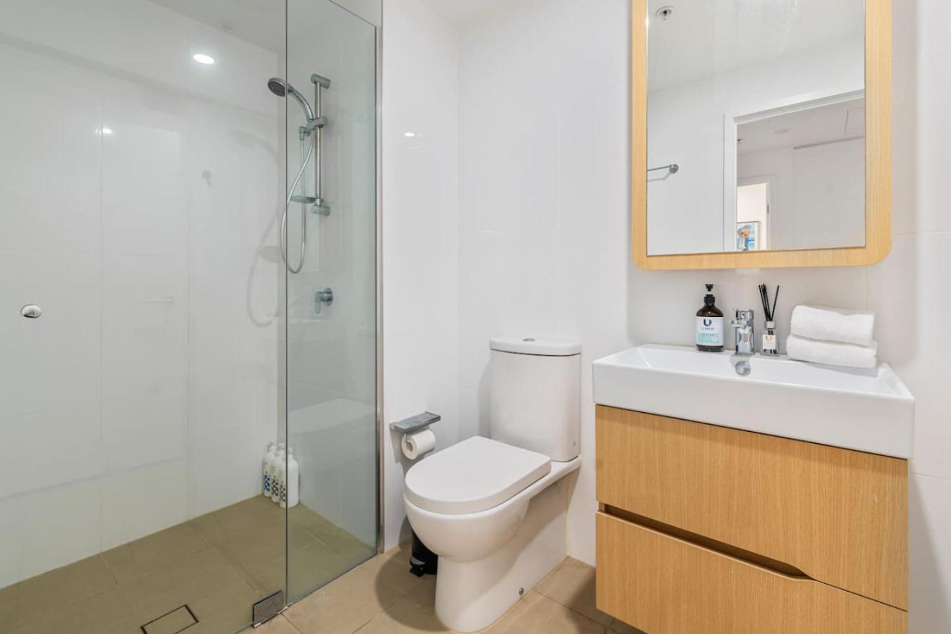 Modern 3br In Sunnybank Pool And Gym Access Apartment