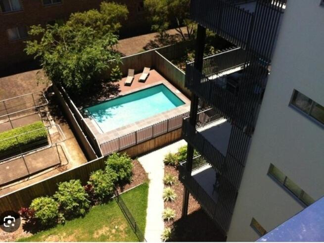 Apartment Views, Modern 2br, Balcony & Pool