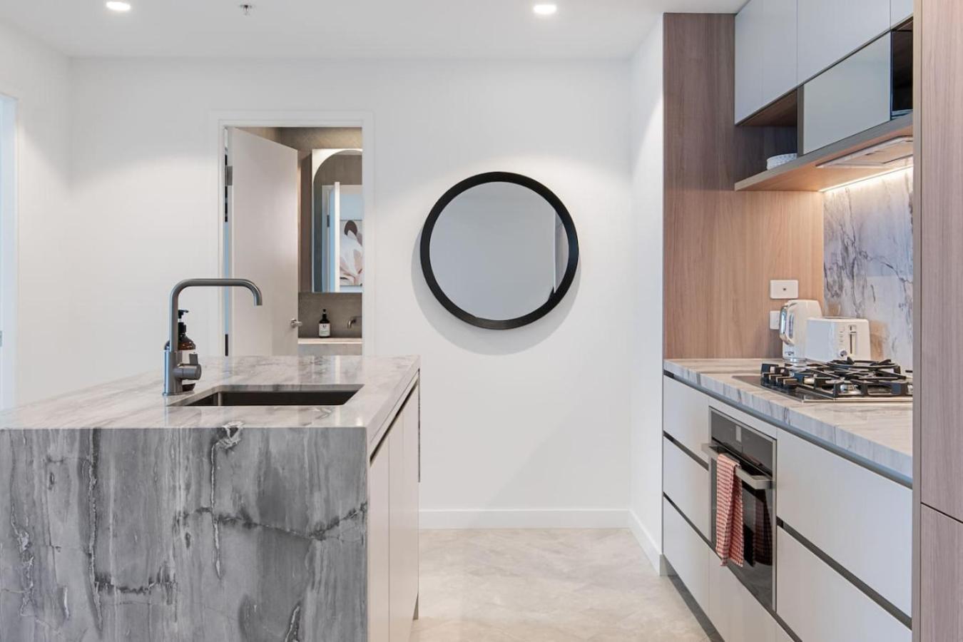 Apartment Stylish 1br Retreat With Stunning High-rise Views Brisbane