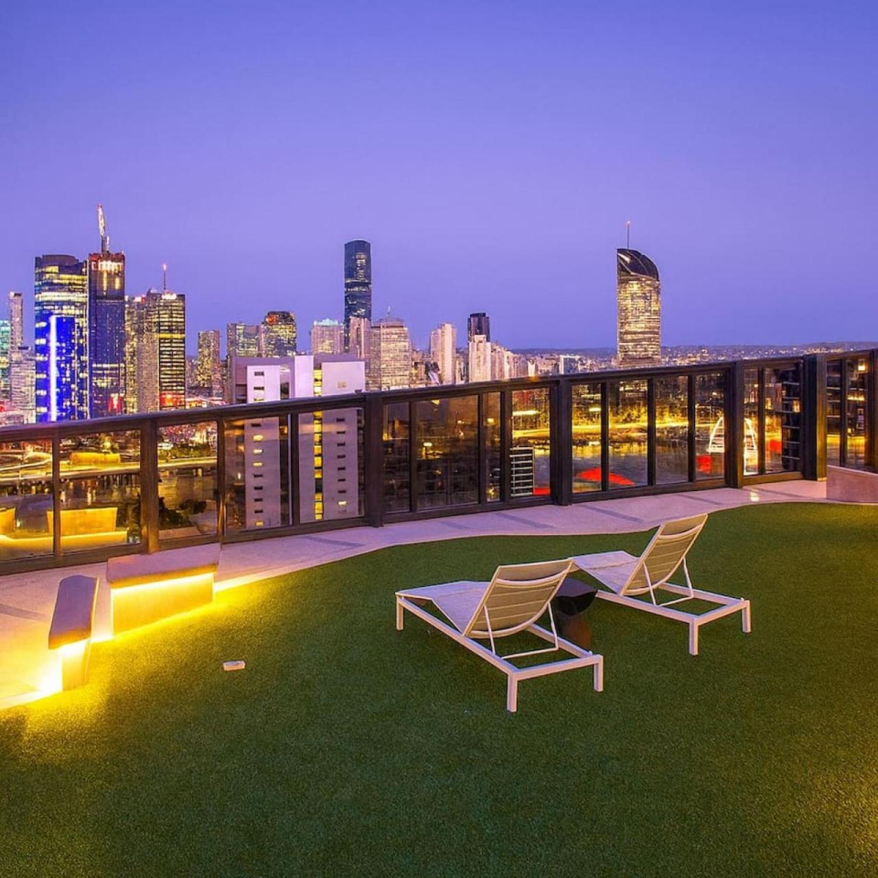 Modern W Pool, Gym, Views - South 31506-2 Apartment