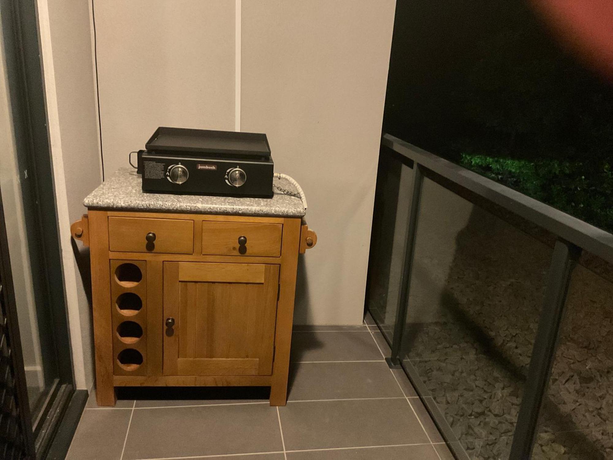 24 Bromley St Private In A Luxurious Shared