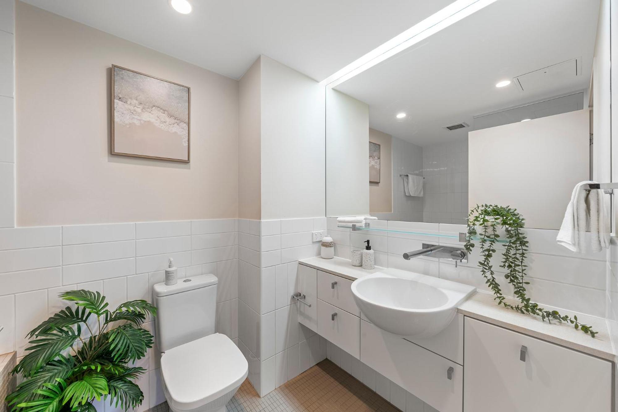 Apartment Stylish Parklands & Retreat - Stunning Views, Gym, Pool, Private Carpark, Walk To Suncorp Stadium