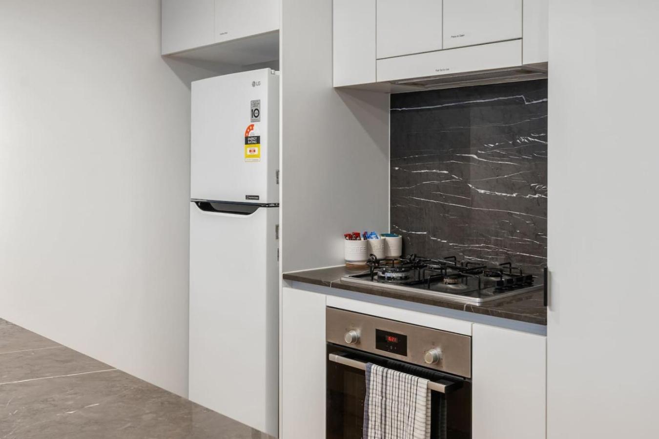 Apartment Modern 3br In Sunnybank Pool And Gym Access