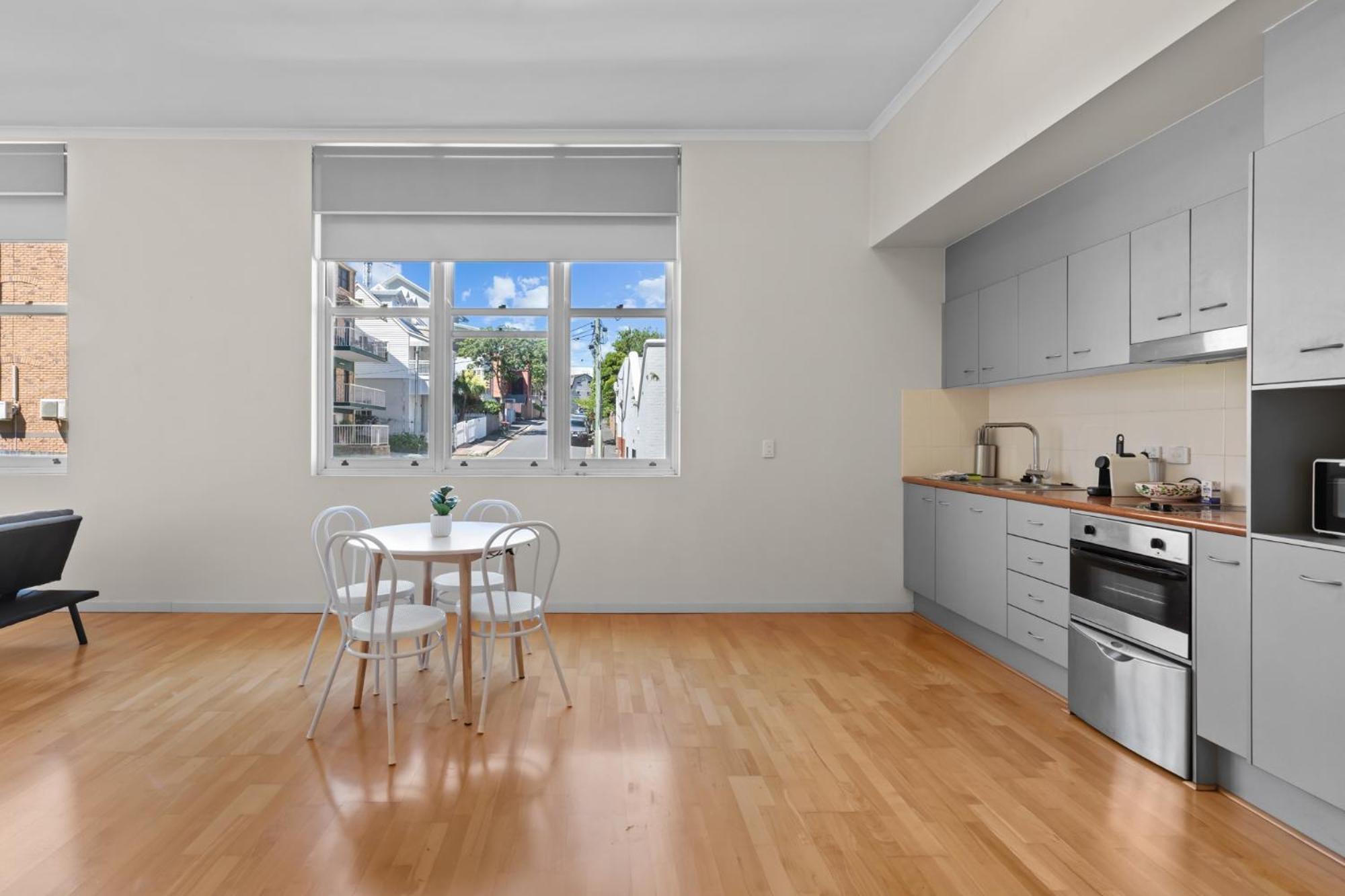 Modern 1-bed In Spring Hill *