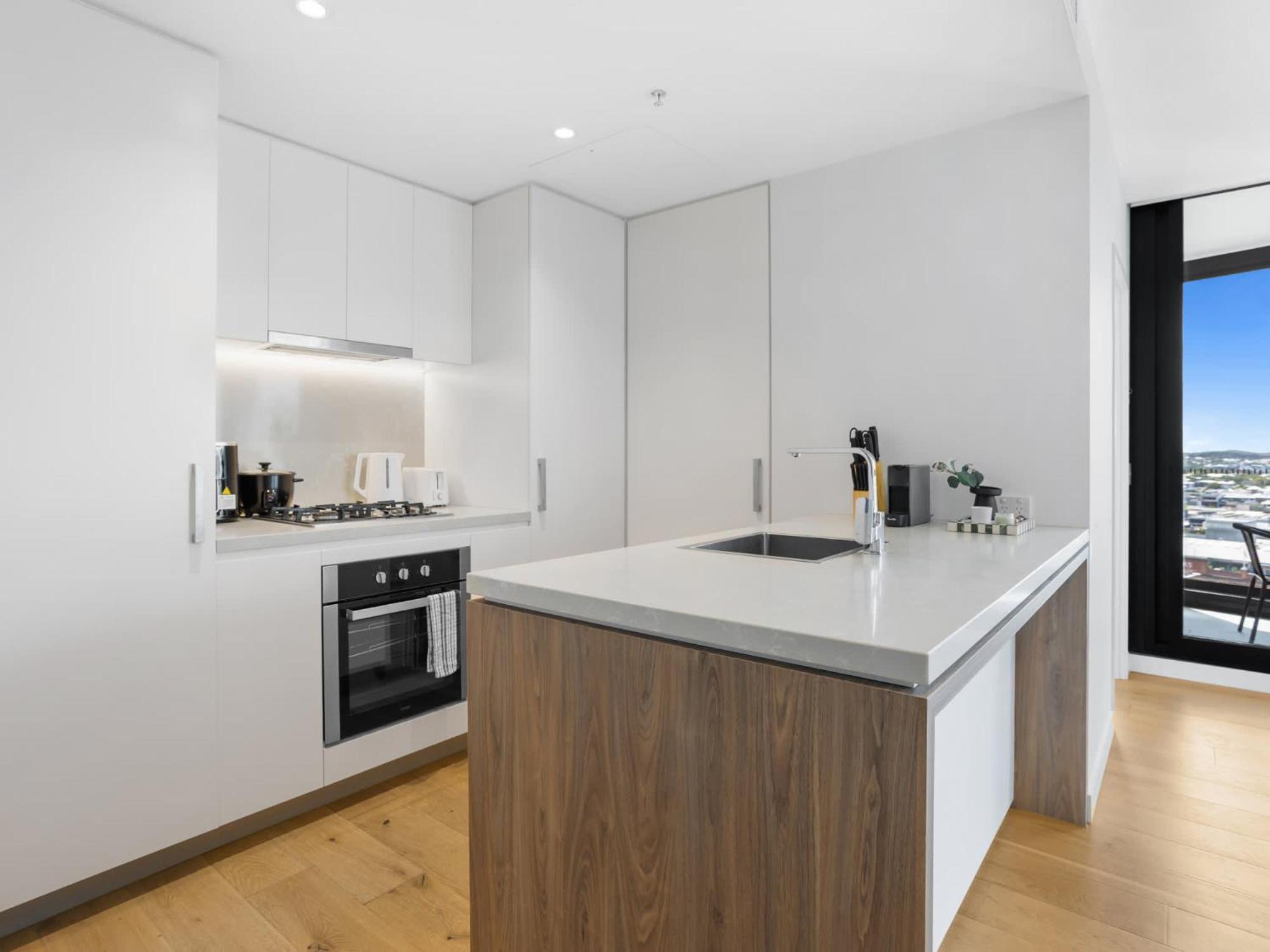 Valley Getaway - Rooftop Pool - Parking - Sleeps 6 Apartment