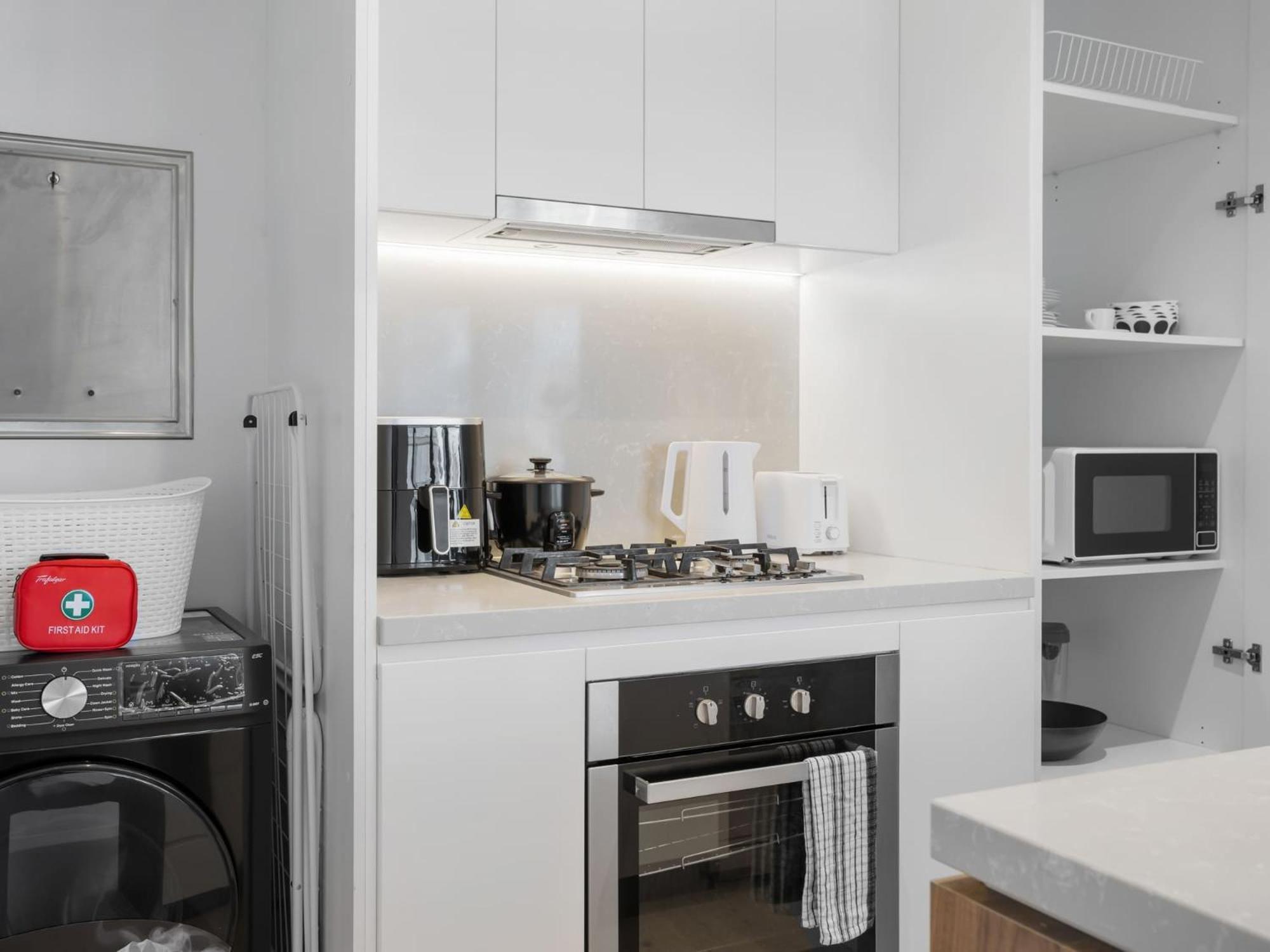 Valley Getaway - Rooftop Pool - Parking - Sleeps 6