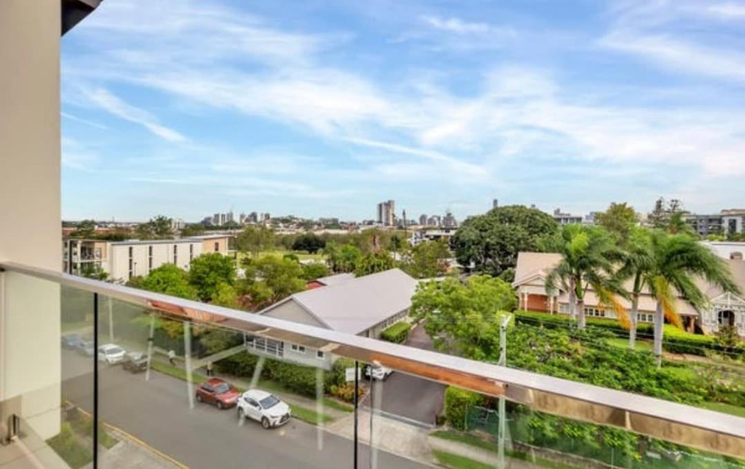 Views, Modern 2br, Balcony & Pool