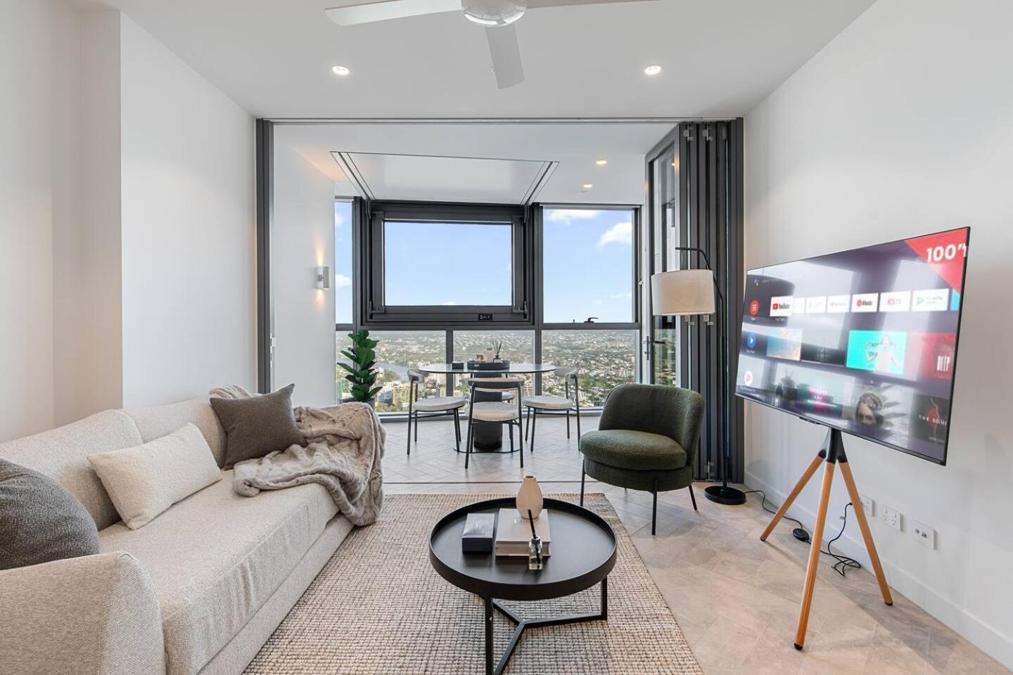 Apartment Stylish 1br Retreat With Stunning High-rise Views *