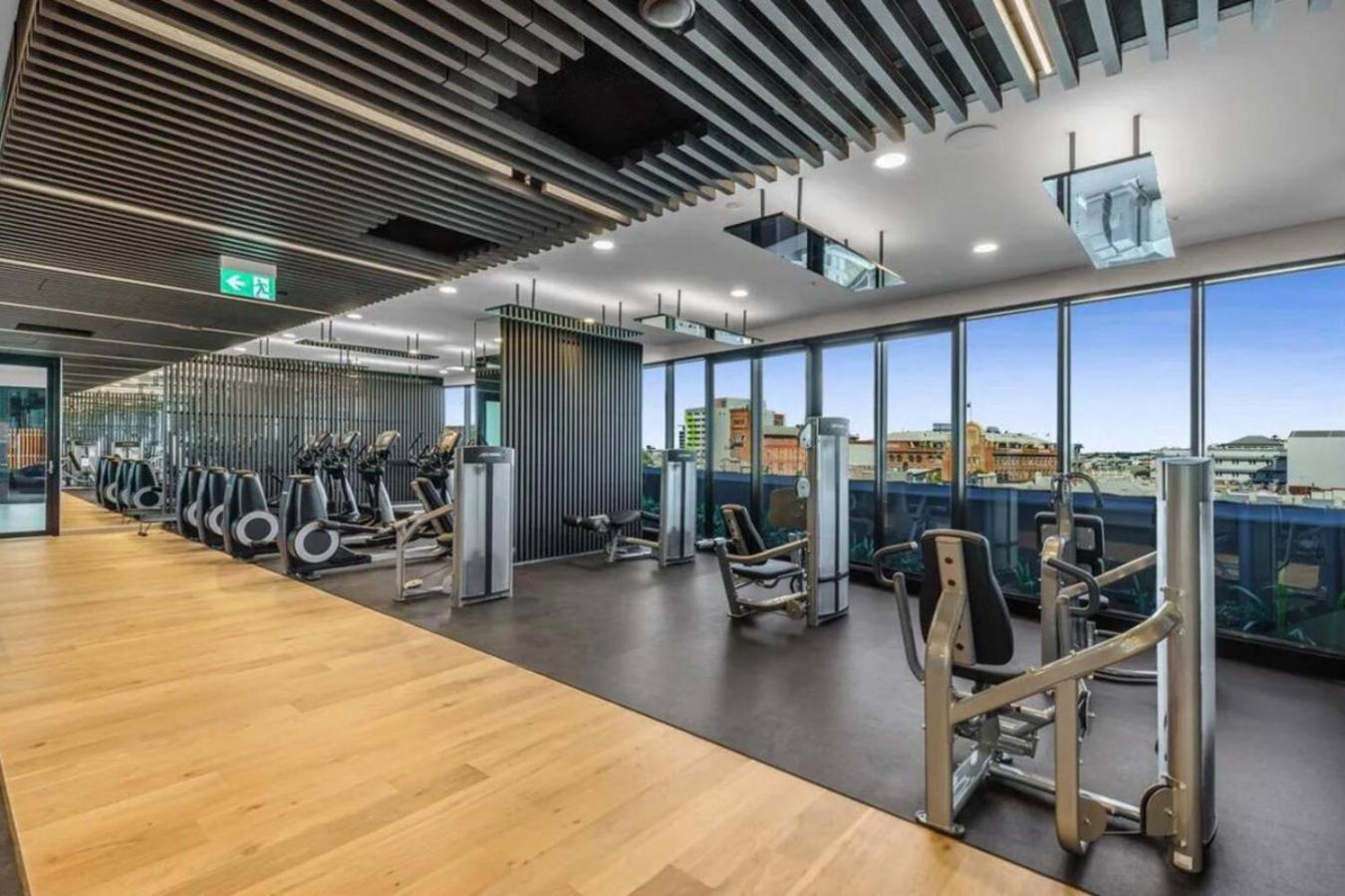 Style Infinity Pool Gym Chic 1 Bedroom * Brisbane