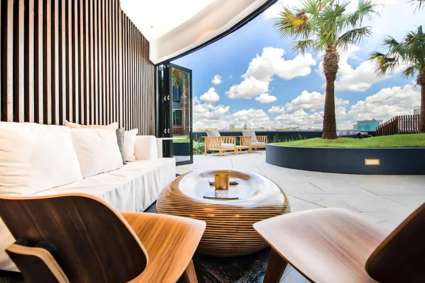 Valley Getaway - Rooftop Pool - Parking - Sleeps 6 Apartment