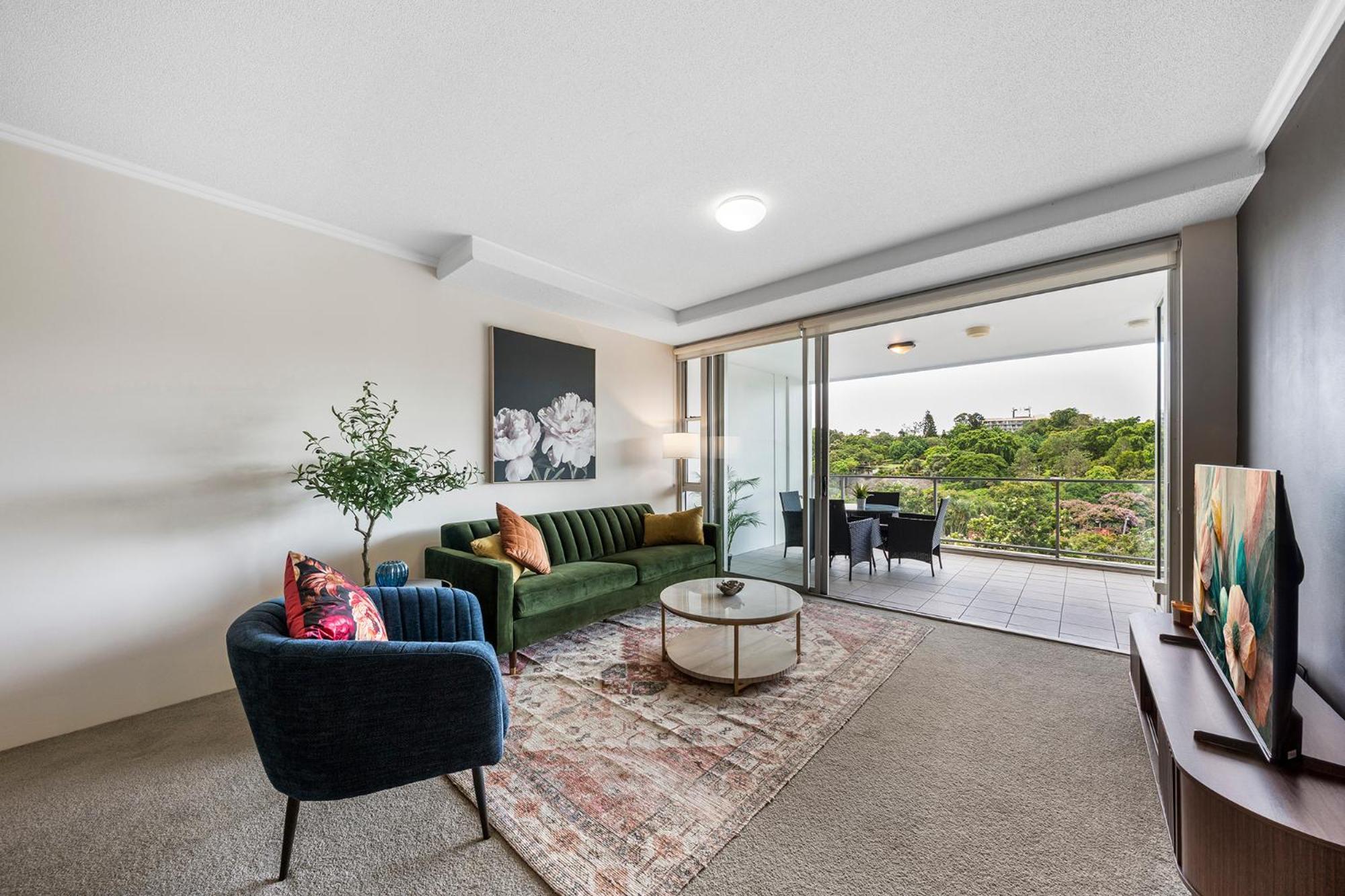 Apartment Stylish Parklands & Retreat - Stunning Views, Gym, Pool, Private Carpark, Walk To Suncorp Stadium