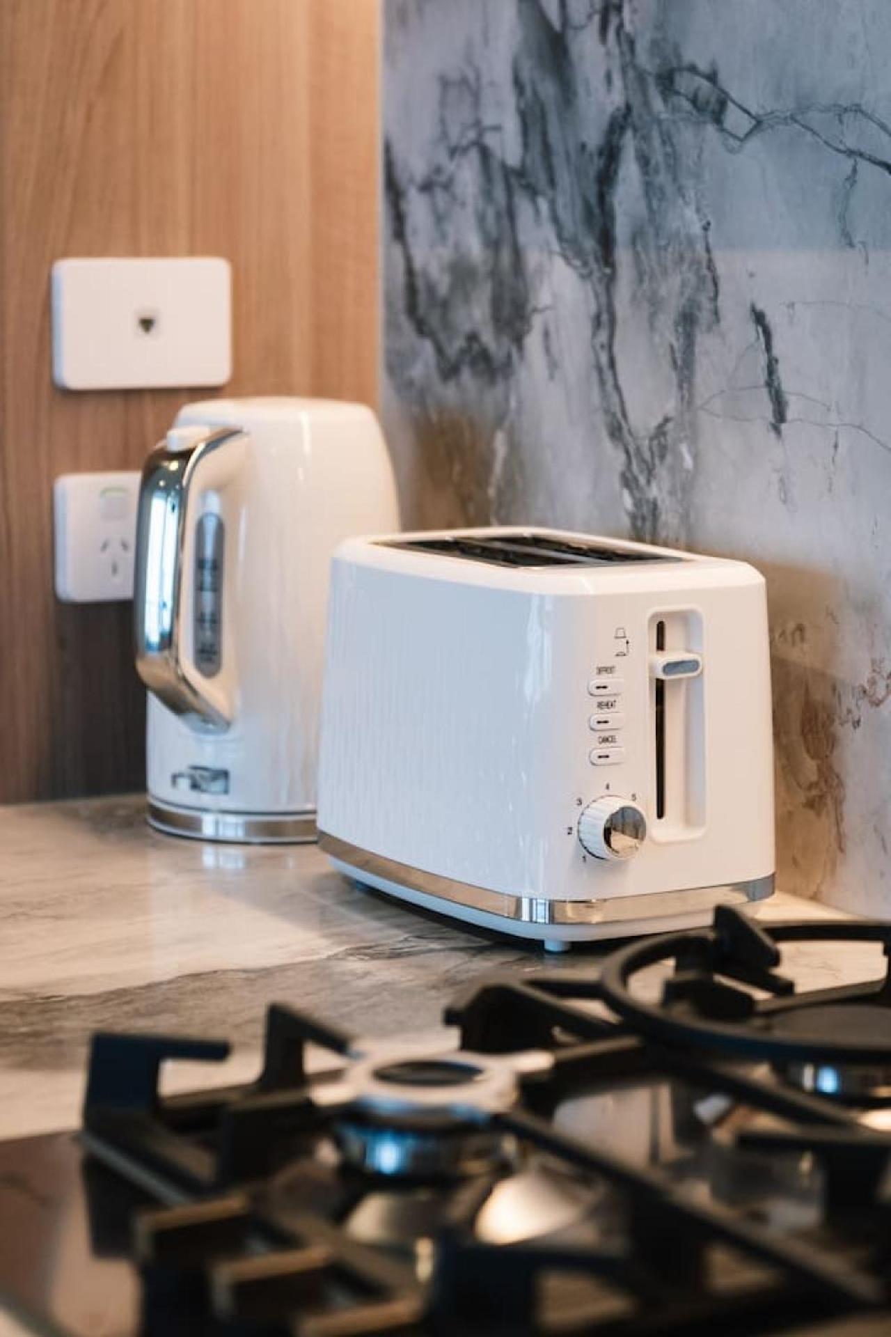 Stylish 1br Retreat With Stunning High-rise Views Apartment