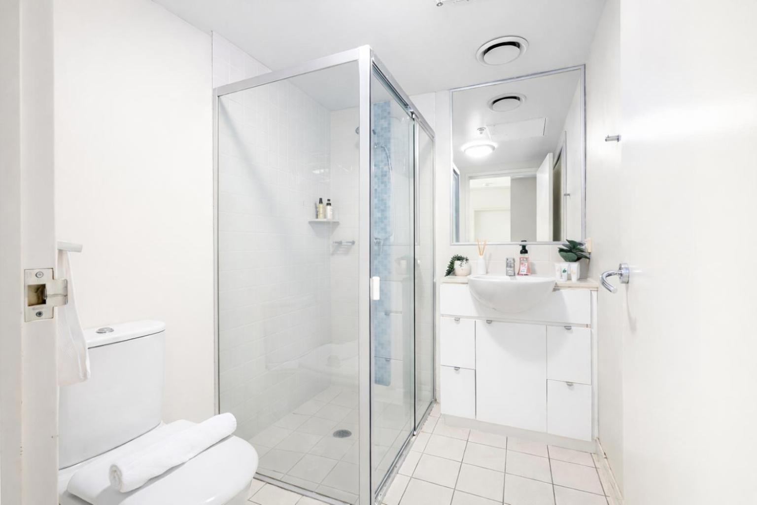 Oaks Gorgeous 2br With Pool, Parking, Gym