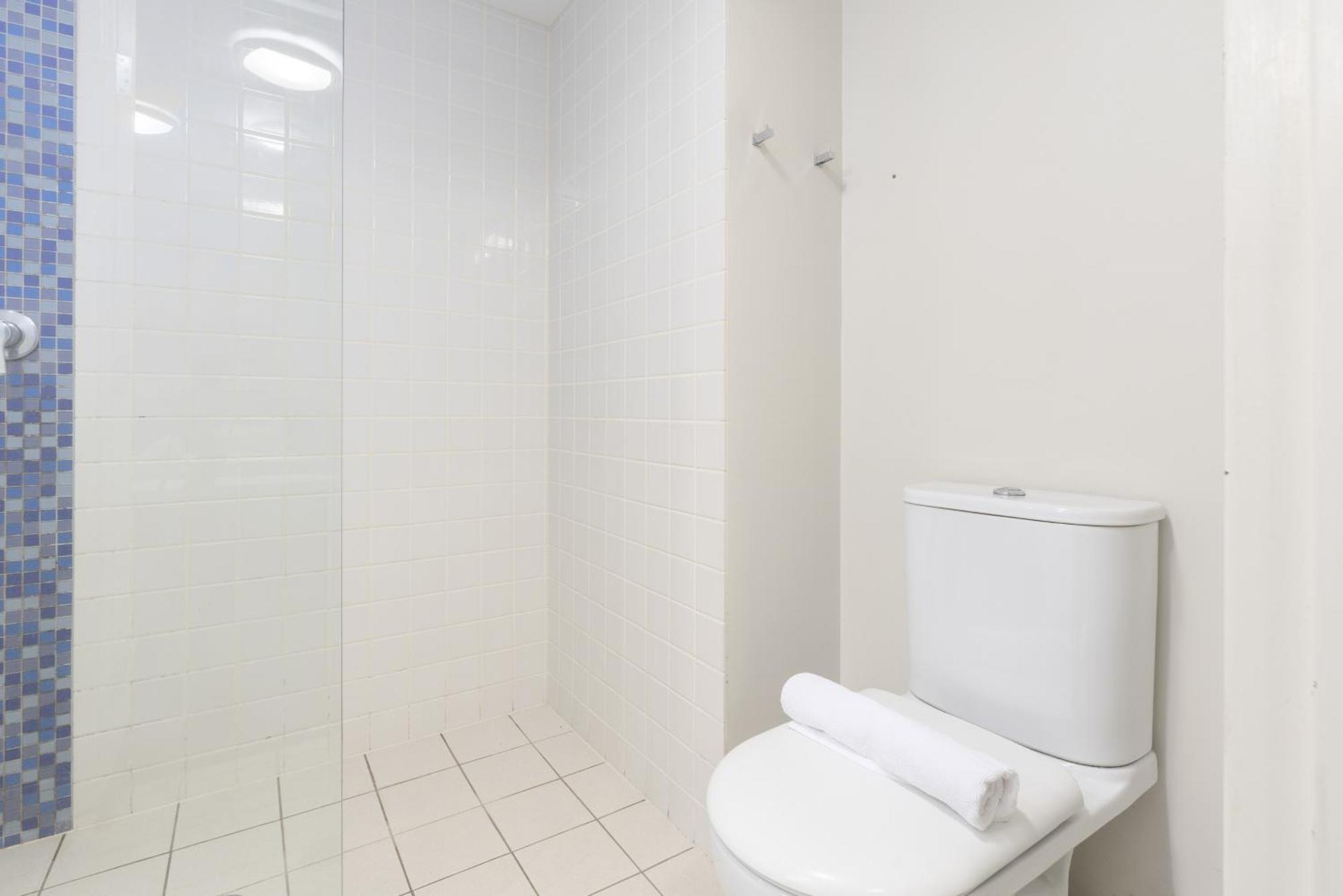 Oaks Gorgeous 2br With Pool, Parking, Gym *