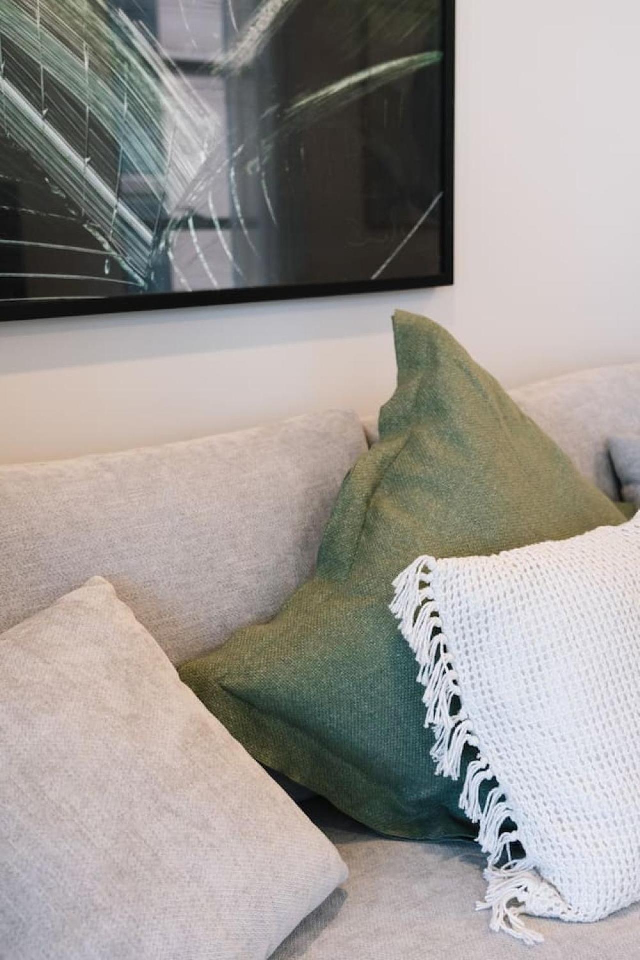 Modern 2br Retreat Heart Of Vibrant West End Apartment *