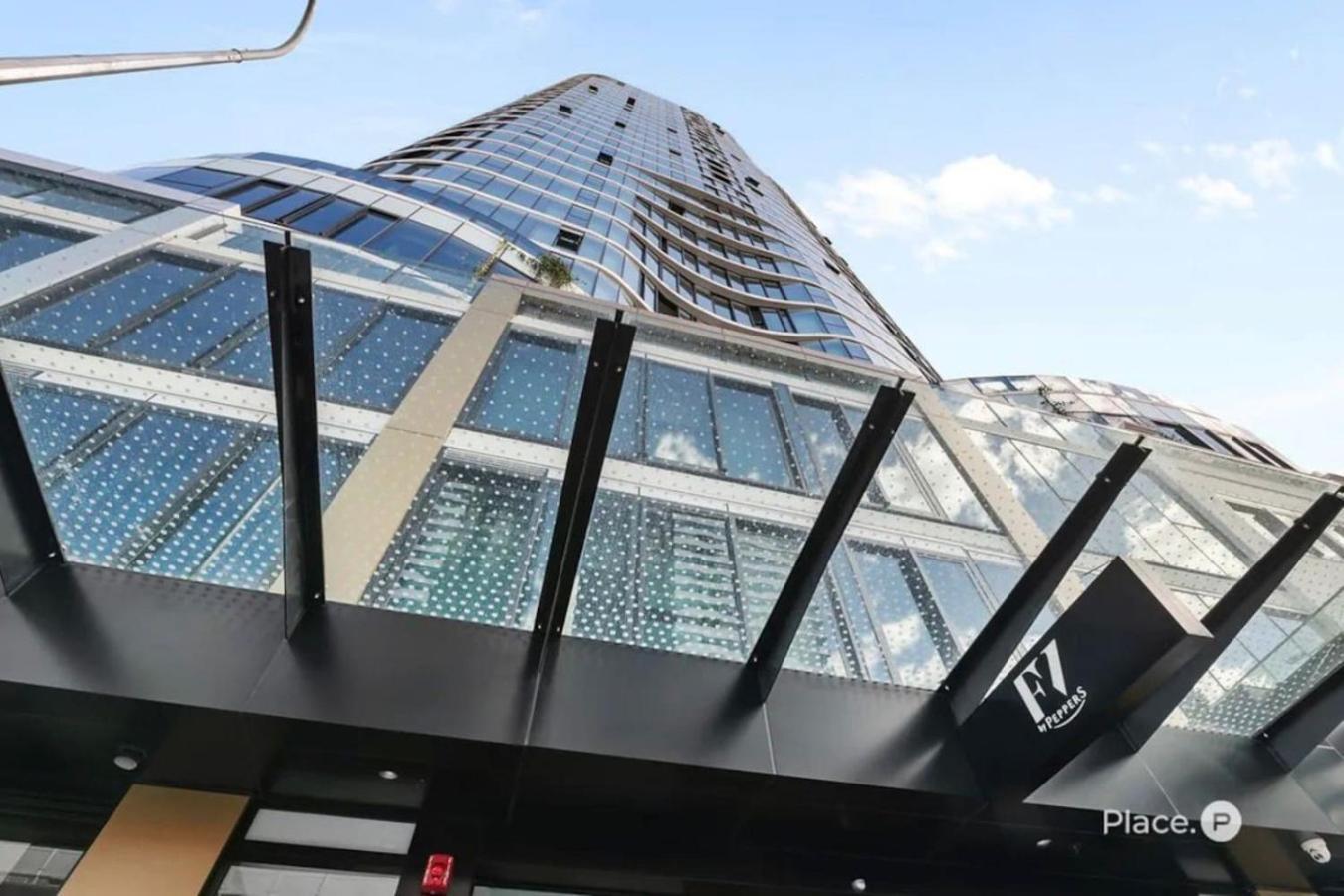 Style Infinity Pool Gym Chic 1 Bedroom Brisbane