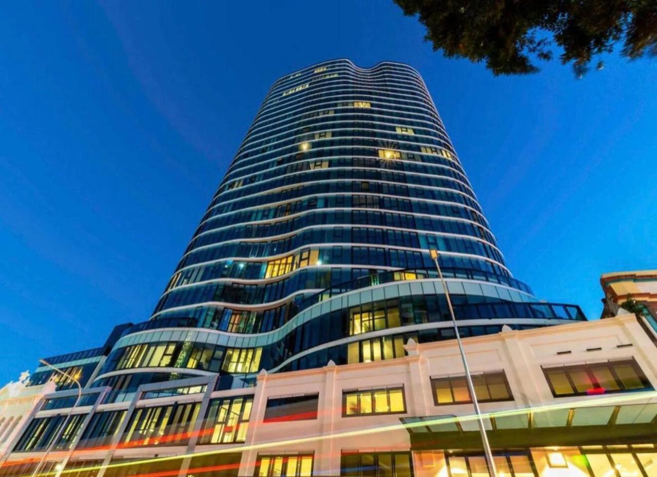 Style Infinity Pool Gym Chic 1 Bedroom