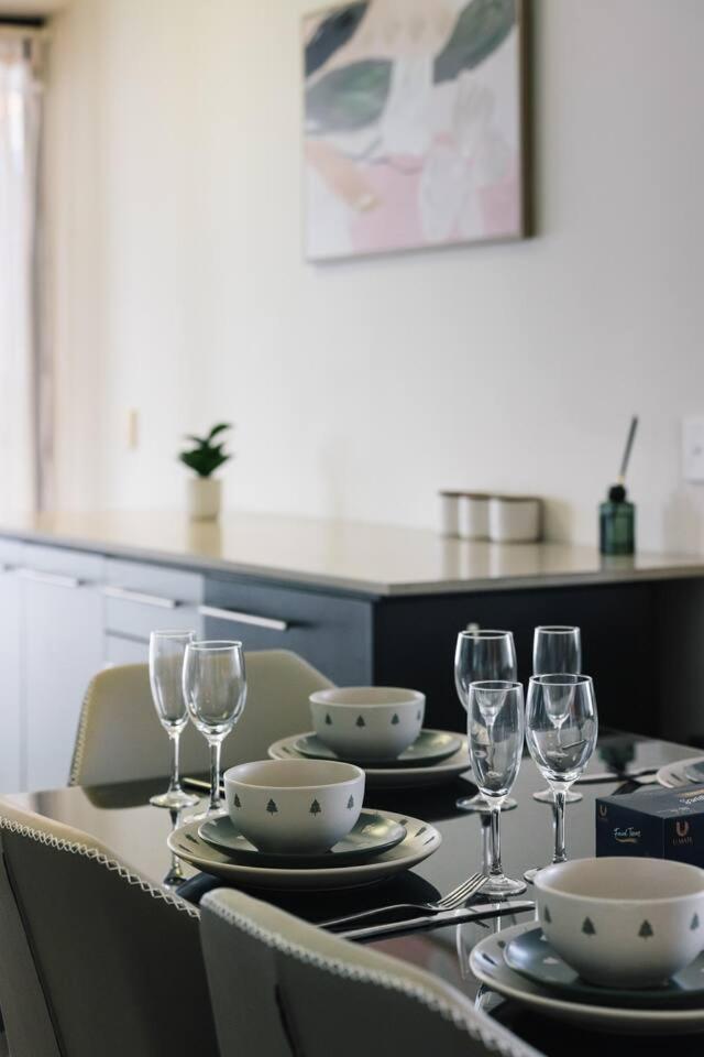 Apartment Luxury High Rise 2br In Cbd *