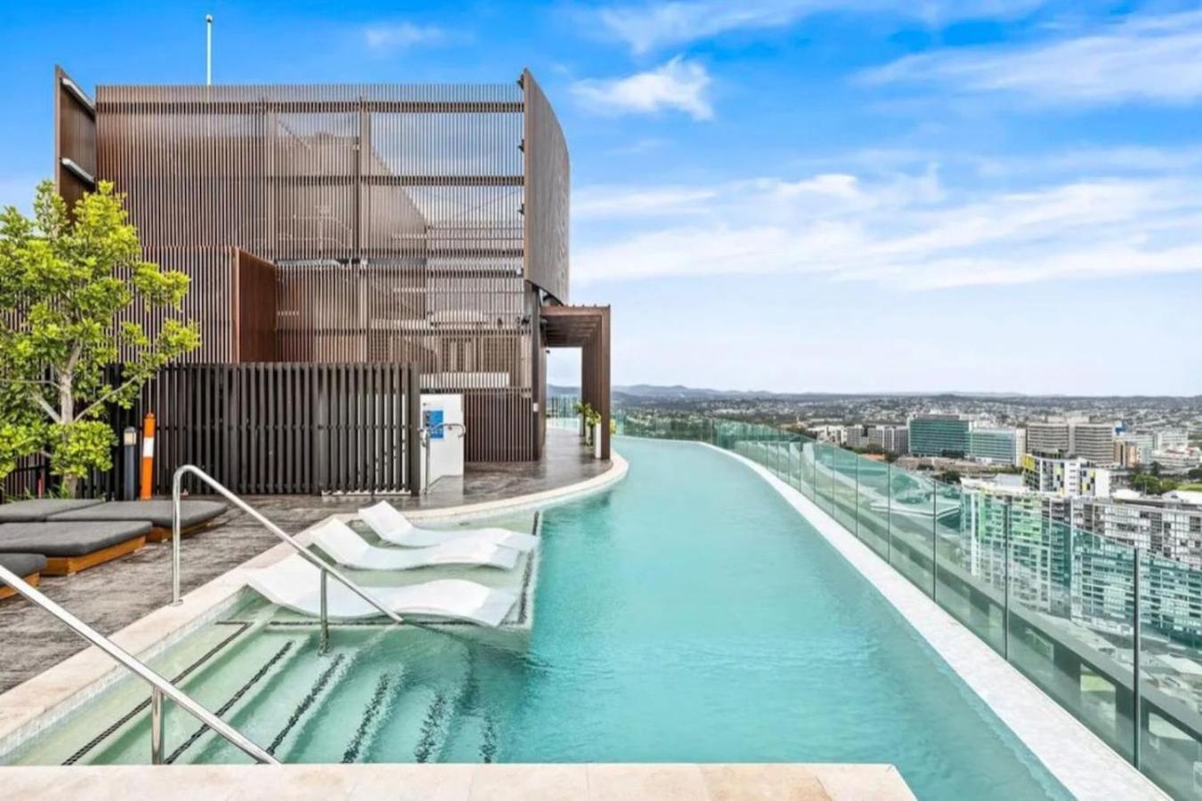 Style Infinity Pool Gym Chic 1 Bedroom Brisbane