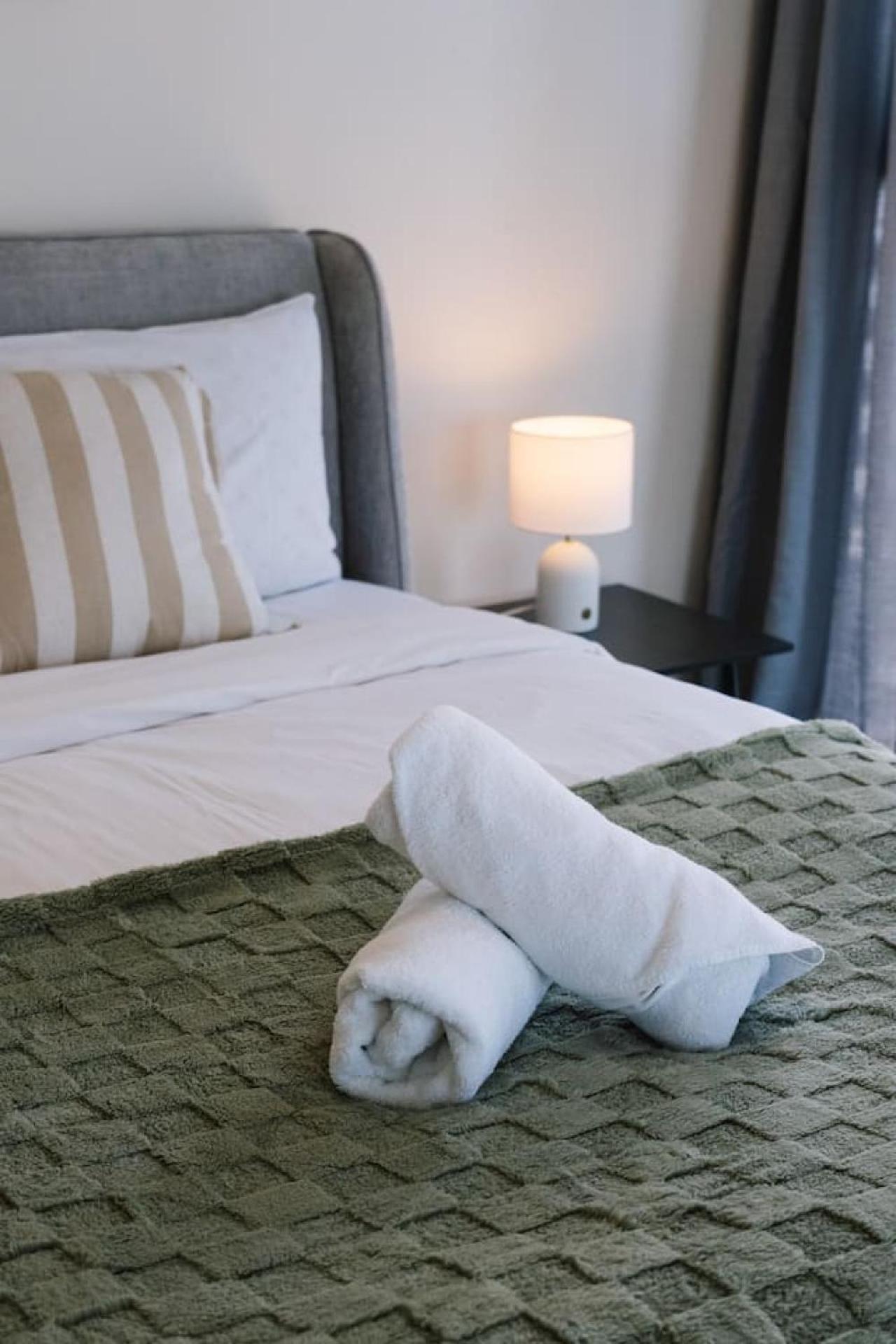 Apartment Luxury High Rise 2br In Cbd