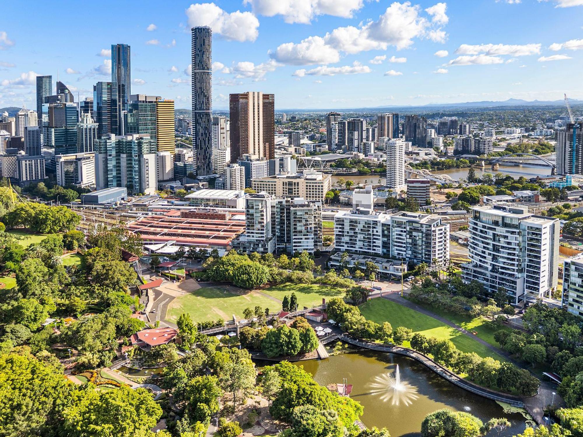 Stylish Parklands & Retreat - Stunning Views, Gym, Pool, Private Carpark, Walk To Suncorp Stadium Apartment *