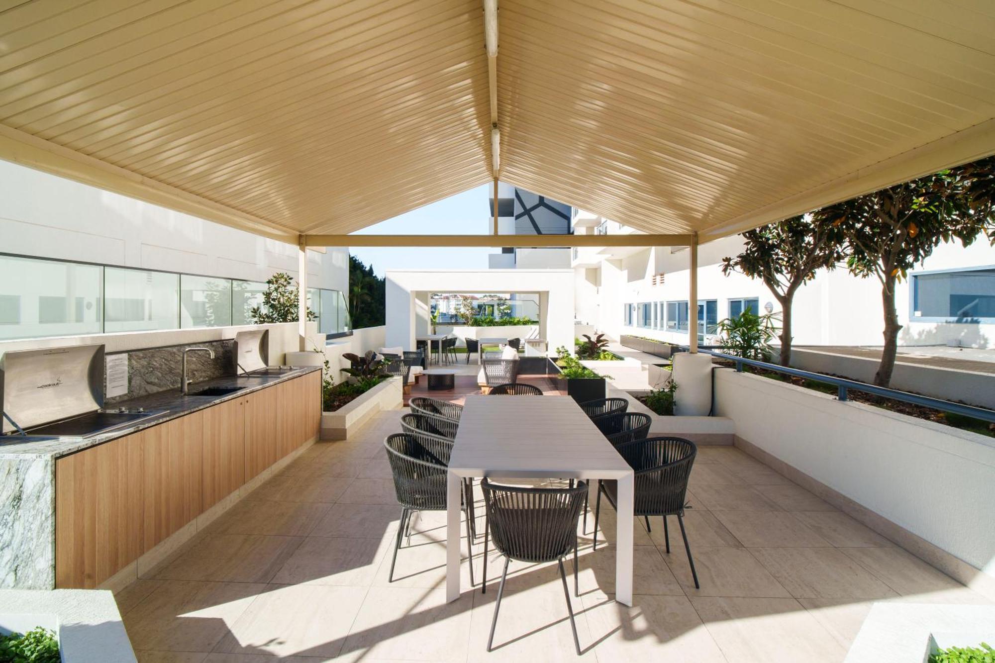 Dockside Aparthotel 4*