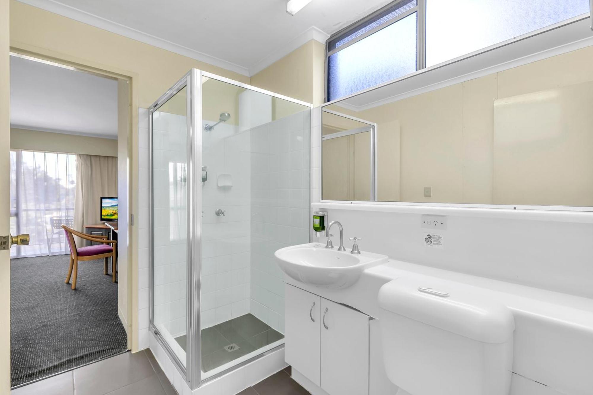 Hotel Charming Easy Access 2 Cbd By Custom Hosting