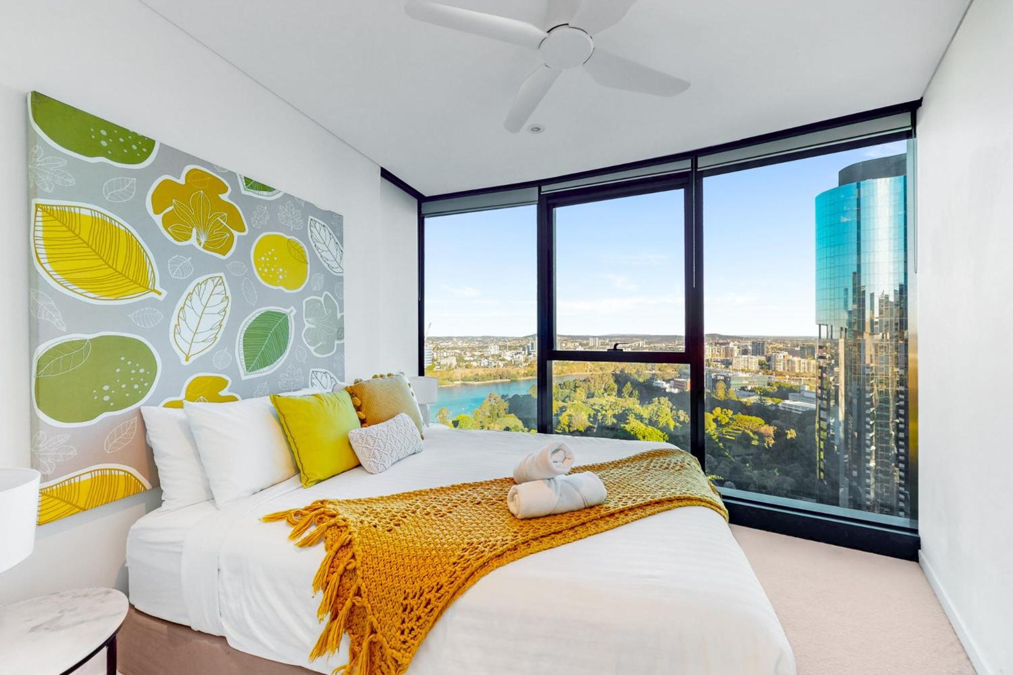 Apartment A Gallery In The Sky! Balcony, Pool And Parking At Skytower Level 33 Views In Brisbane! *