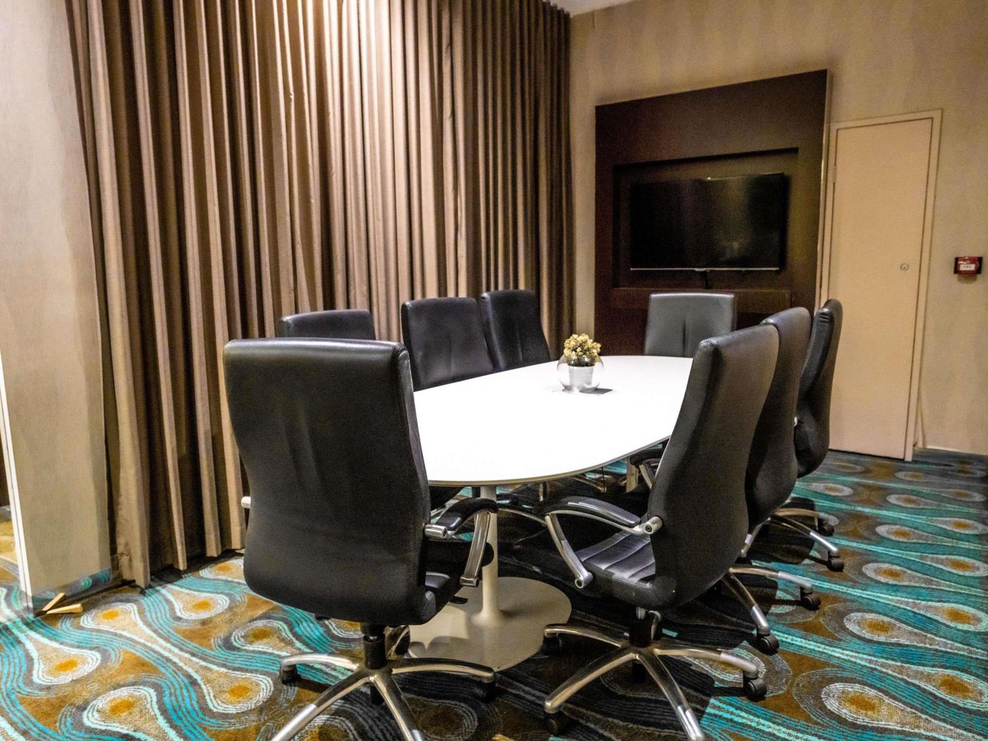 Hotel Pullman King George Square 5*