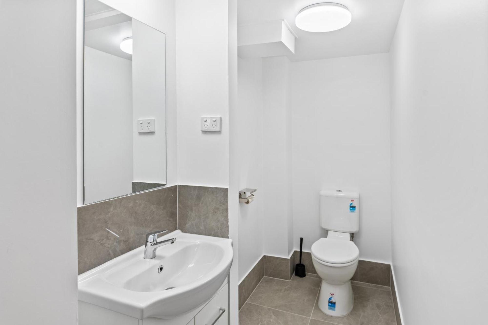 Annerley Motor 4*