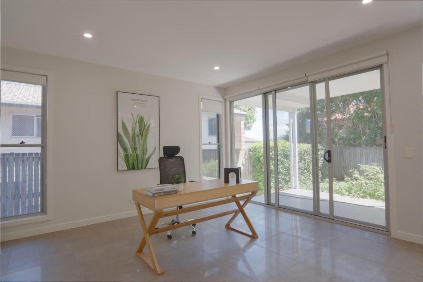 Scenic Views With Pool And Elegant 5br Holiday home *