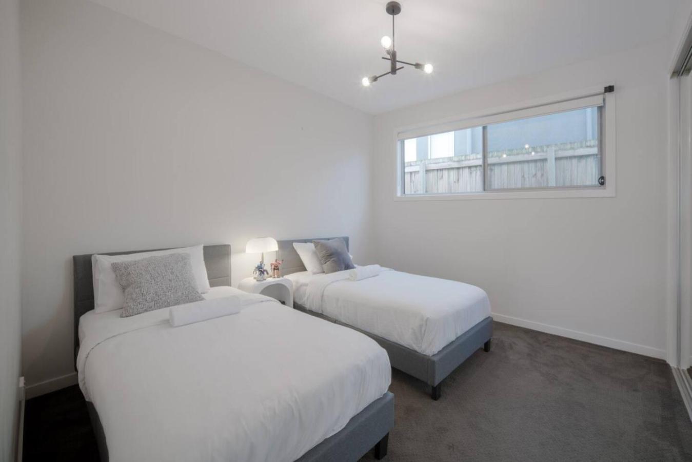 Holiday home Scenic Views With Pool And Elegant 5br *