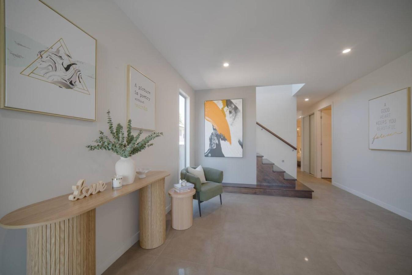 Scenic Views With Pool And Elegant 5br Holiday home Brisbane