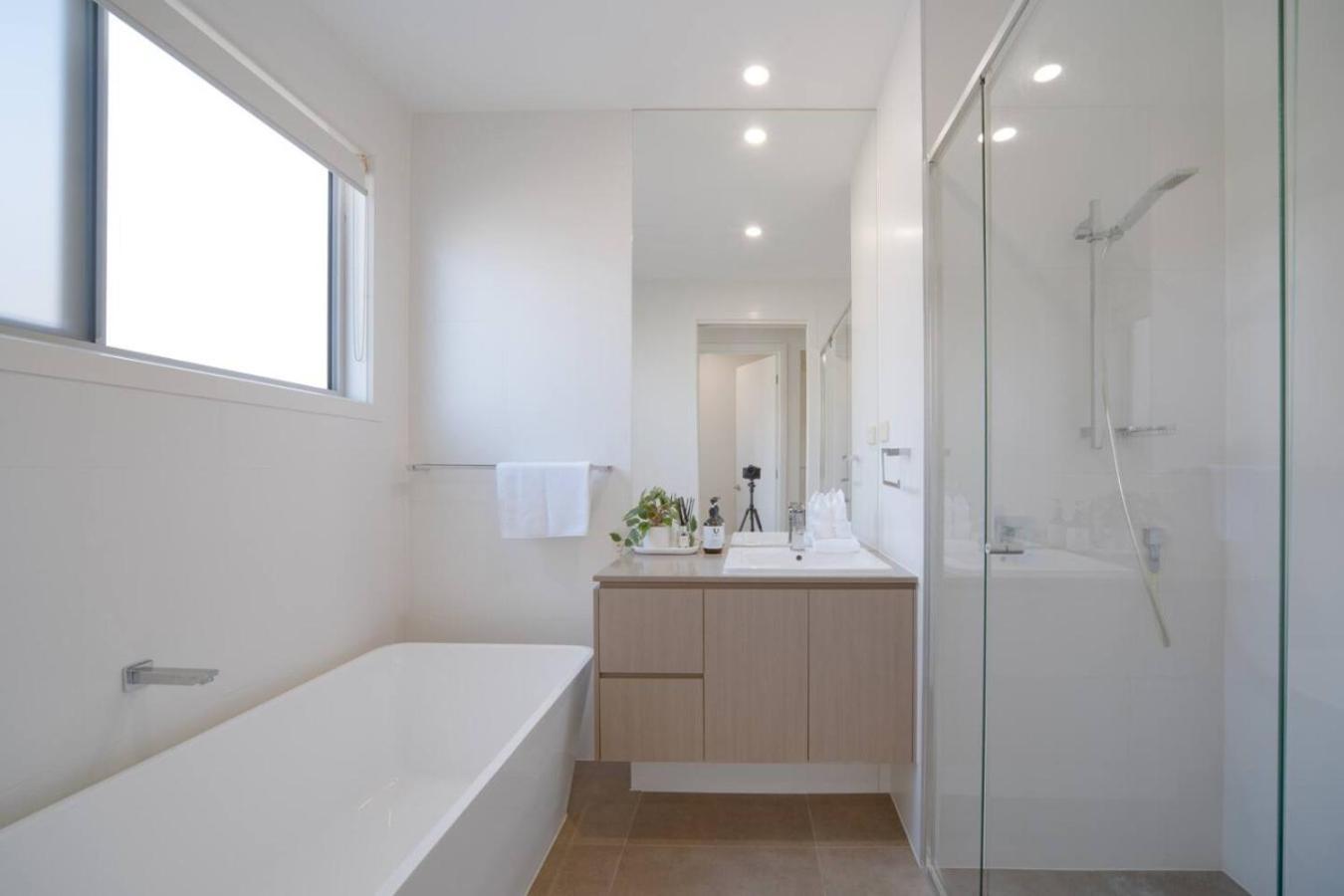 Holiday home Scenic Views With Pool And Elegant 5br *